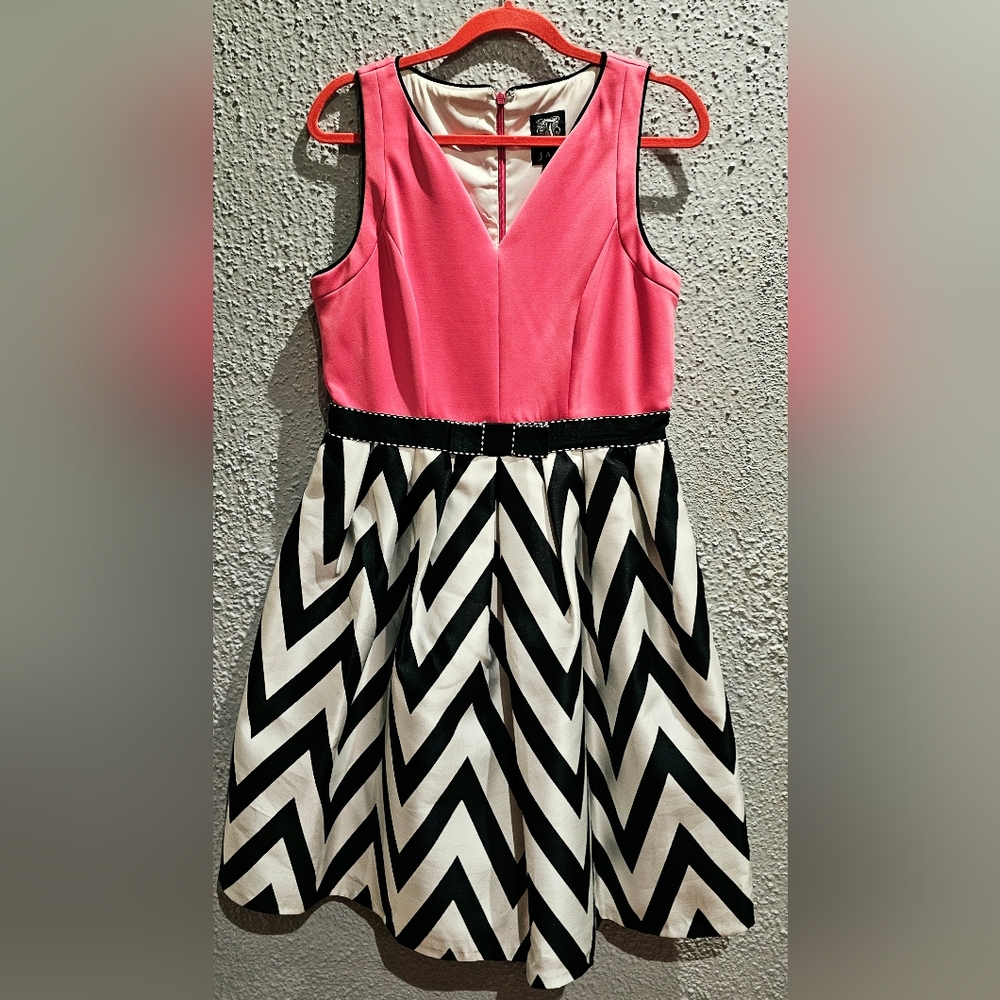 Beautiful pre owned dress just worn once.